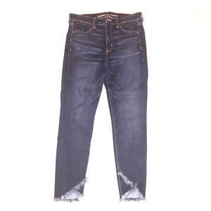 Frayed Bottom American Eagle Jeans!